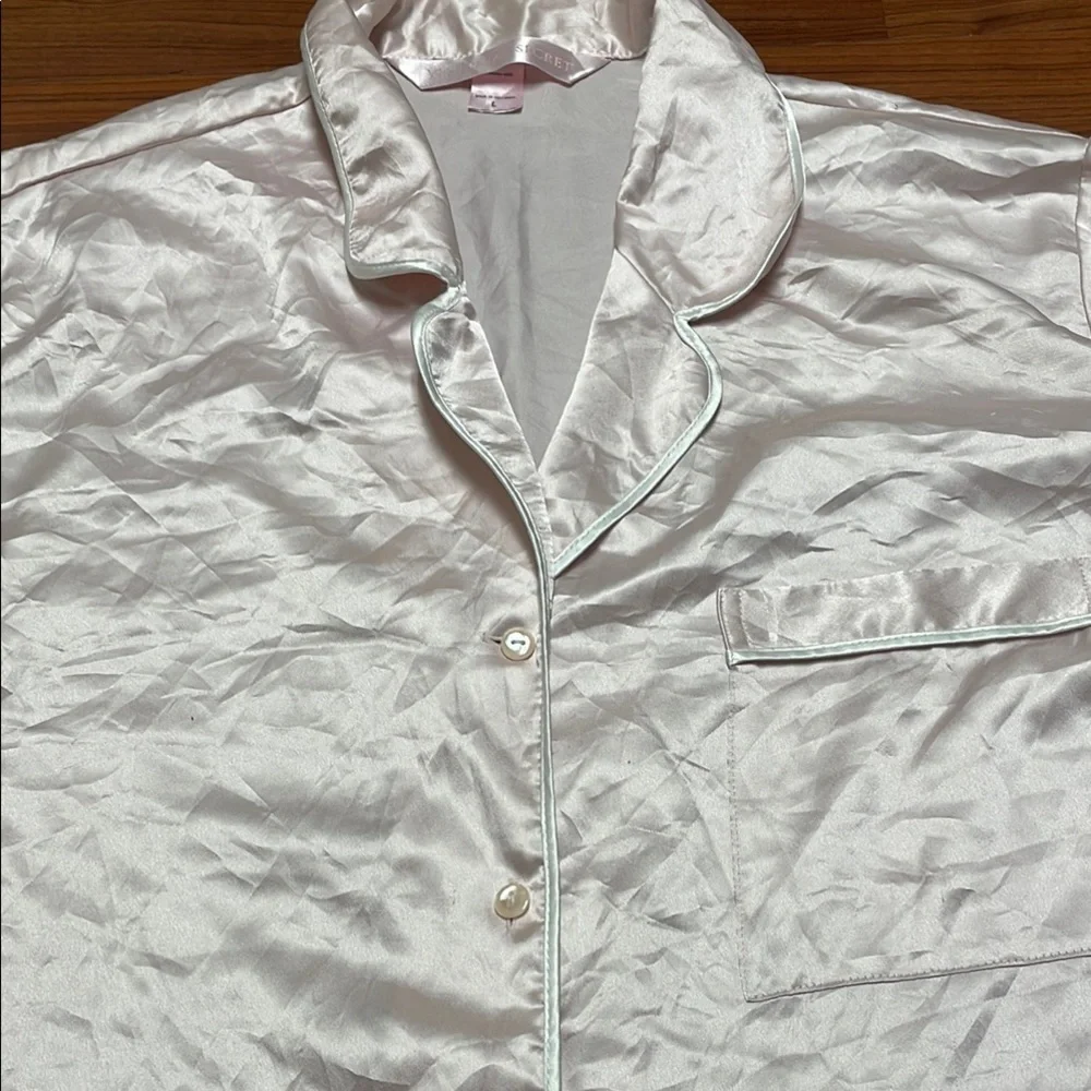 Victorias Secret satin pajama top in light pink, size large - Picture 2 of 5